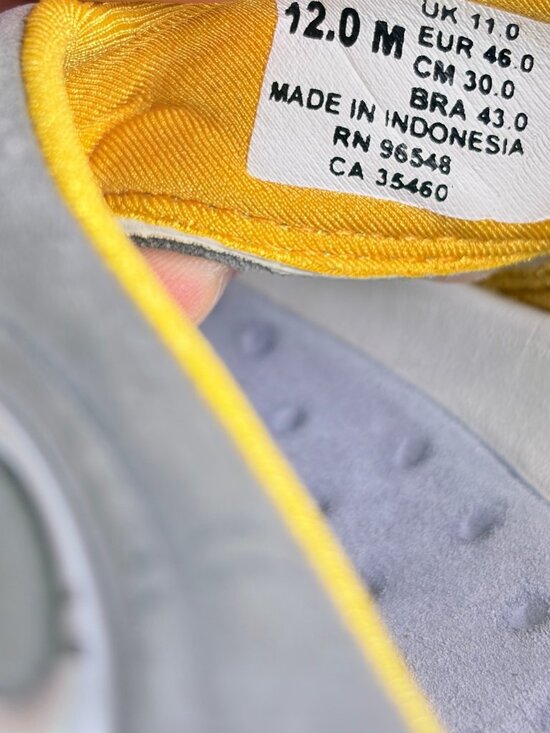 Men\'s Oakley Flip Flops Gray Yellow Size 12 Sandals Sport Slides 96548 main image 4